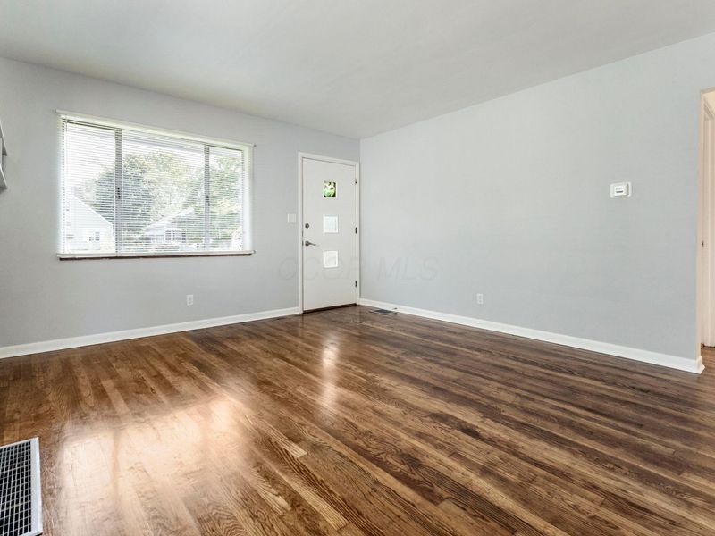 534 E Royal Forest Boulevard, Columbus, OH 43214 Photo 3