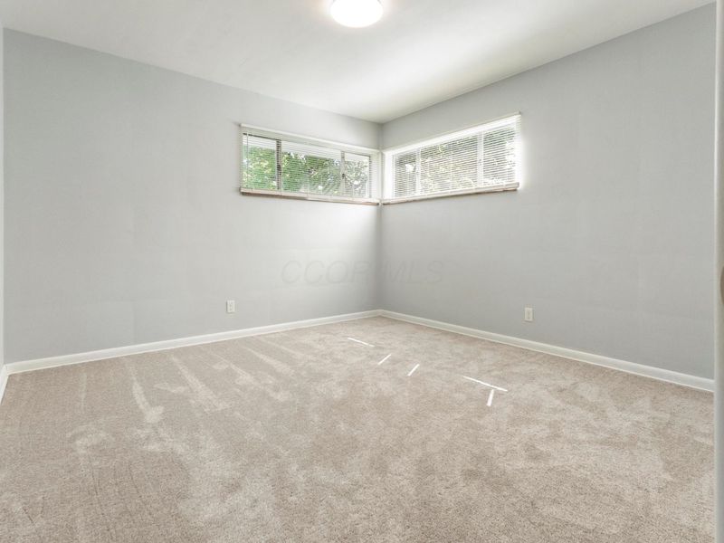 534 E Royal Forest Boulevard, Columbus, OH 43214 Photo 8