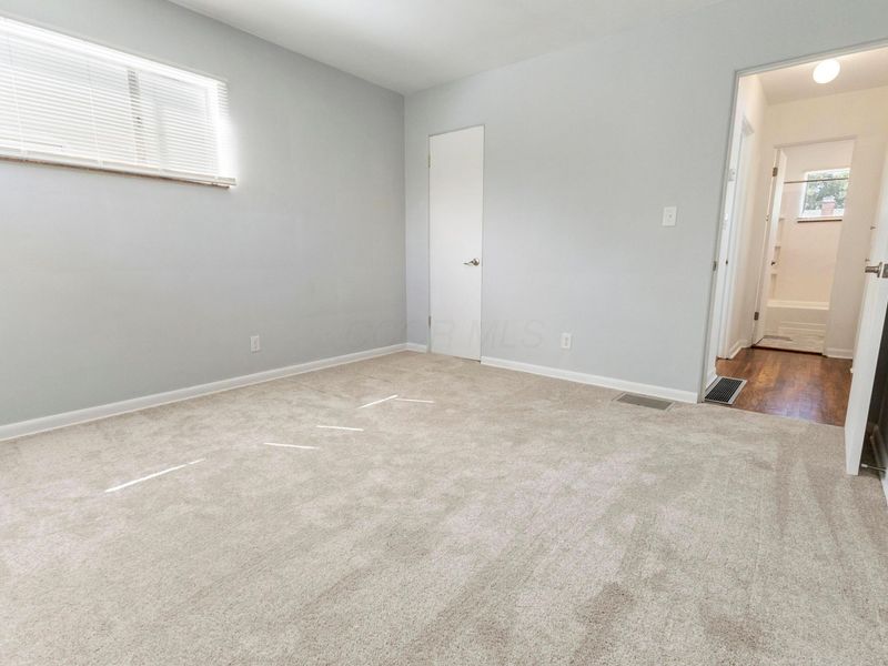 534 E Royal Forest Boulevard, Columbus, OH 43214 Photo 9