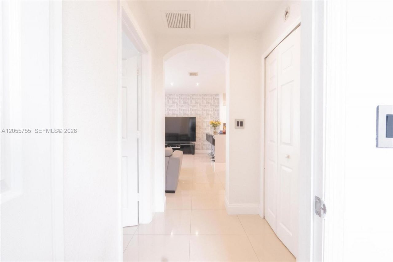 8526 NW 108th Ave, Unit 8526, Doral, FL 33178 Photo