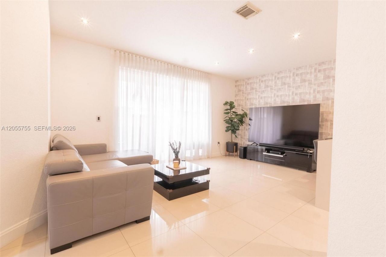 8526 NW 108th Ave, Unit 8526, Doral, FL 33178 Photo