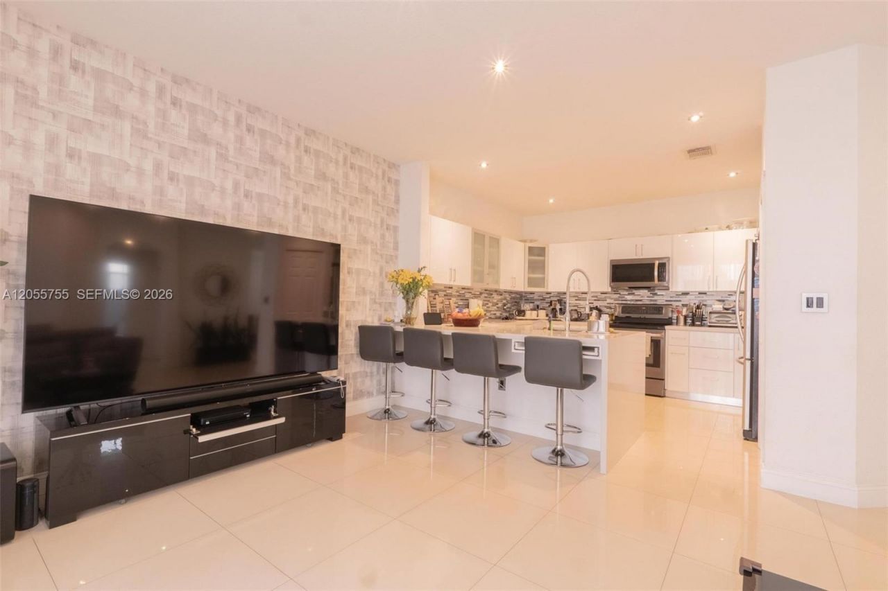 8526 NW 108th Ave, Unit 8526, Doral, FL 33178 Photo