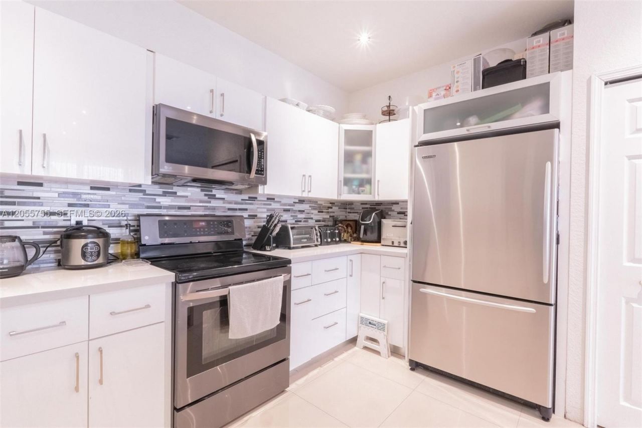 8526 NW 108th Ave, Unit 8526, Doral, FL 33178 Photo