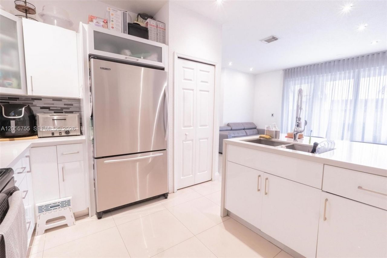 8526 NW 108th Ave, Unit 8526, Doral, FL 33178 Photo