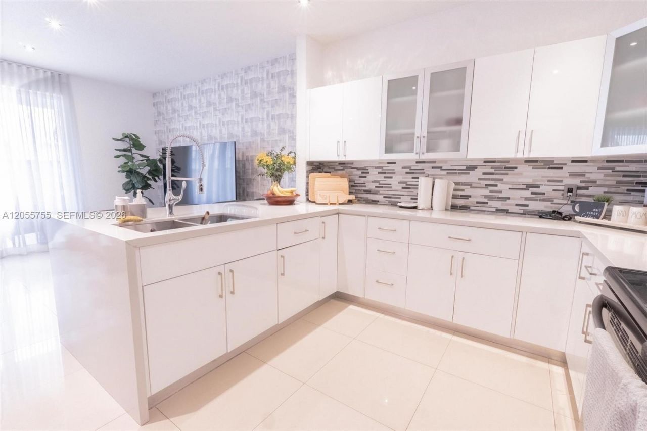 8526 NW 108th Ave, Unit 8526, Doral, FL 33178 Photo