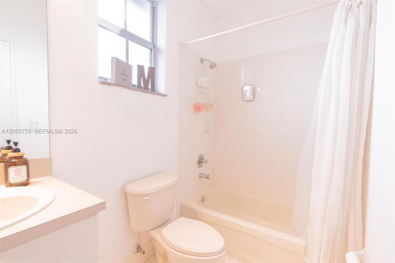 8526 NW 108th Ave, Unit 8526, Doral, FL 33178 Photo