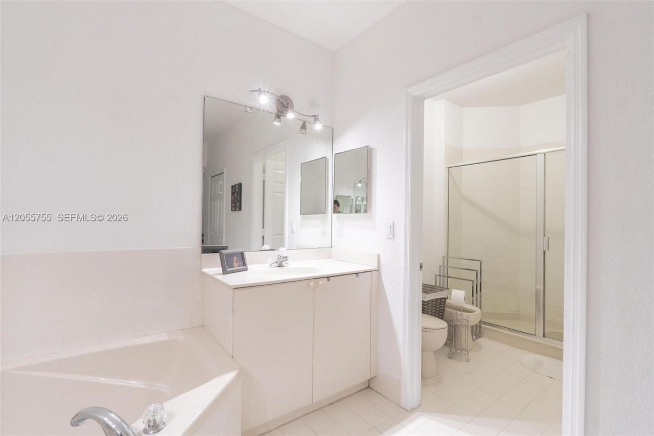 8526 NW 108th Ave, Unit 8526, Doral, FL 33178 Photo