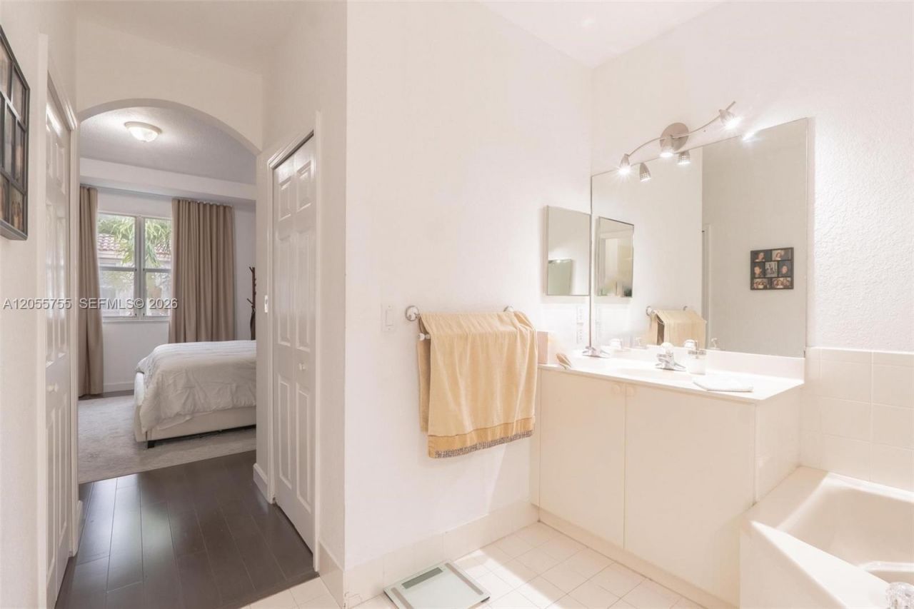 8526 NW 108th Ave, Unit 8526, Doral, FL 33178 Photo
