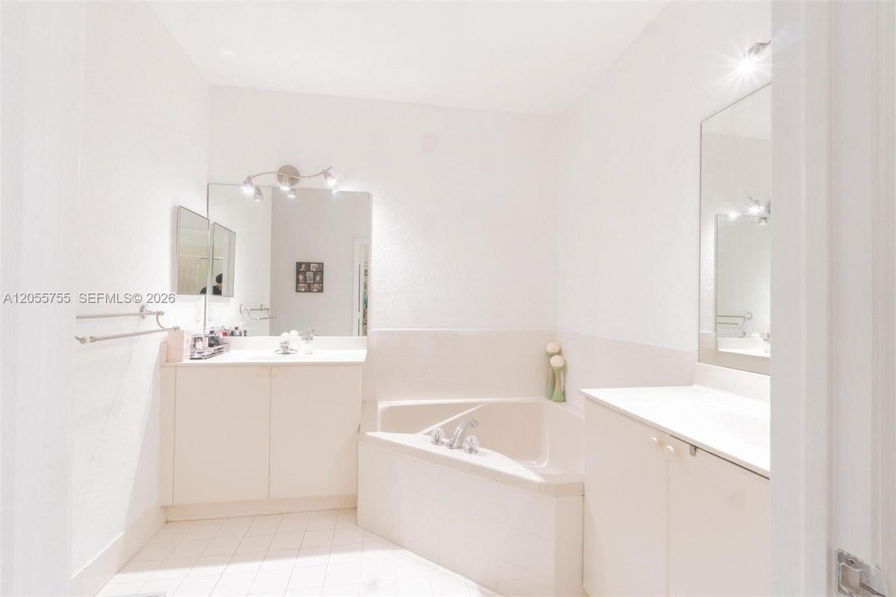 8526 NW 108th Ave, Unit 8526, Doral, FL 33178 Photo