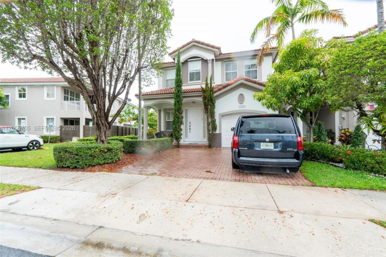 8526 NW 108th Ave, Unit 8526, Doral, FL 33178 Photo