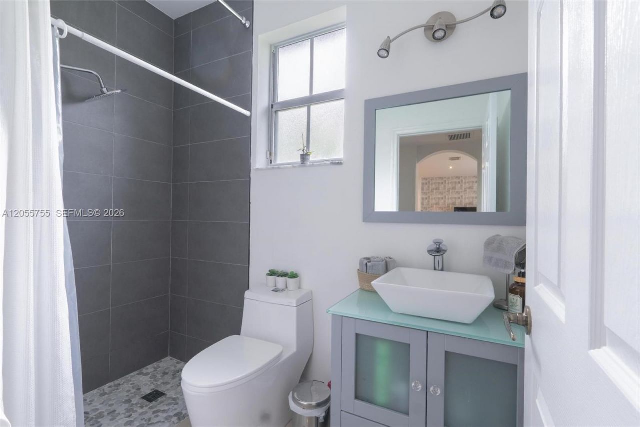 8526 NW 108th Ave, Unit 8526, Doral, FL 33178 Photo