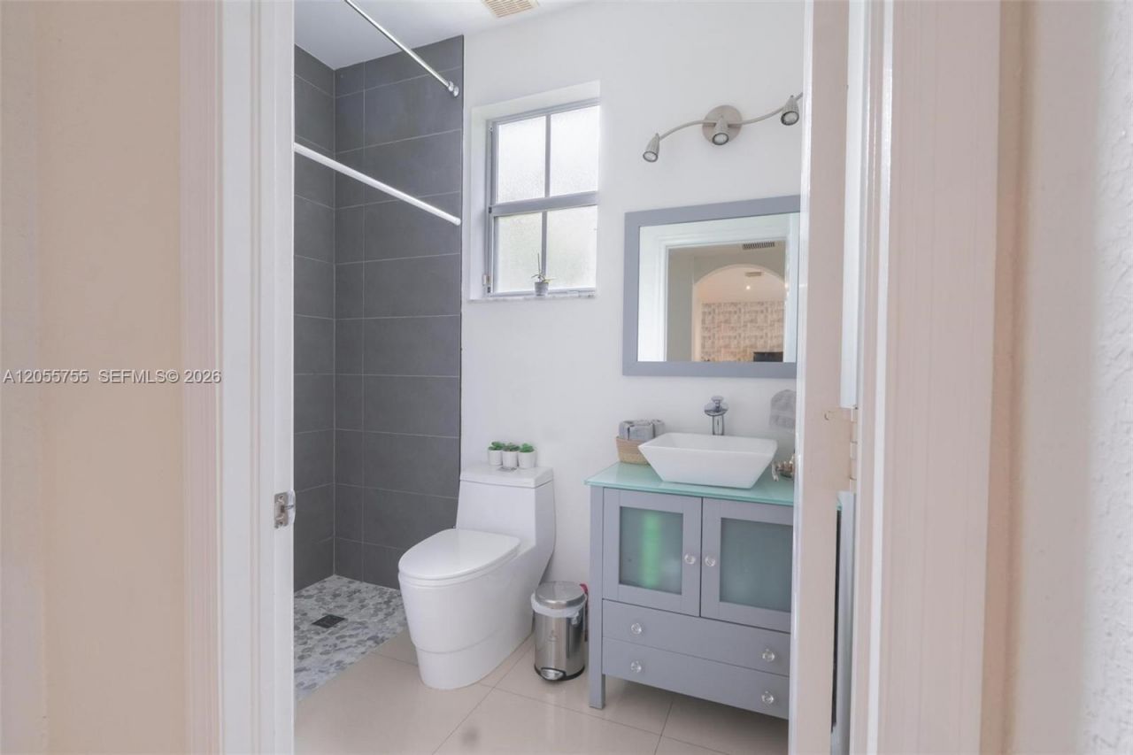 8526 NW 108th Ave, Unit 8526, Doral, FL 33178 Photo