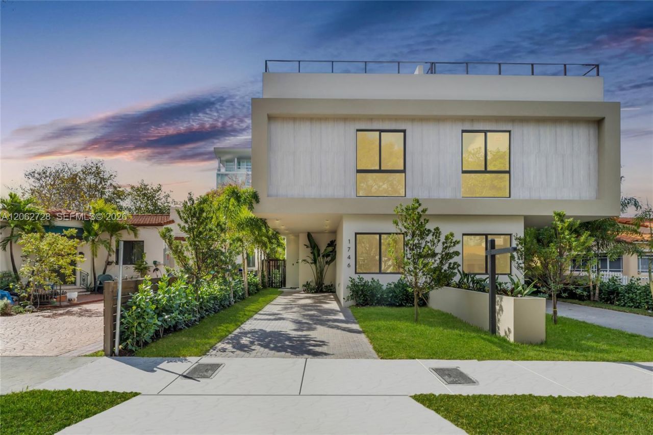 1748 SW 21st Ter , Unit right, Miami, FL 33145 Photo