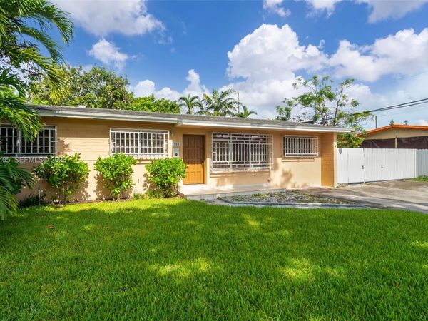 5560 W 6th Ave , Hialeah, FL 33012