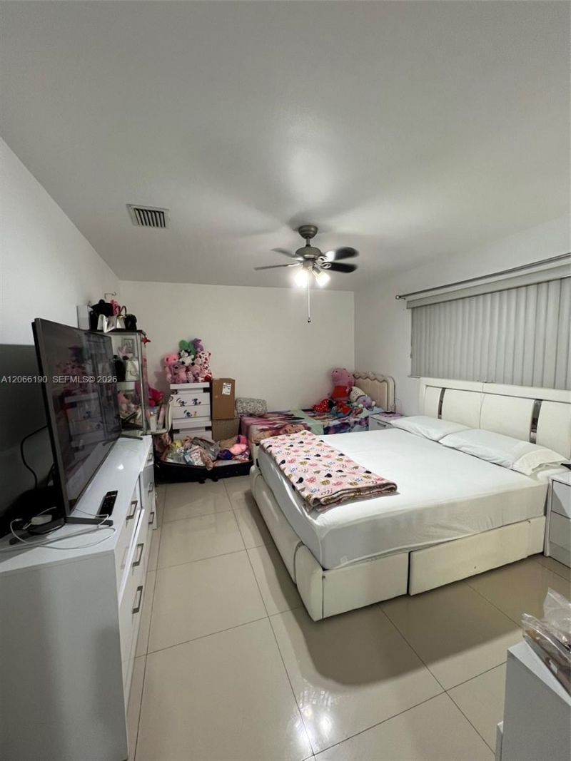 467b E 13th St, Unit 467B, Hialeah, FL 33010 Photo