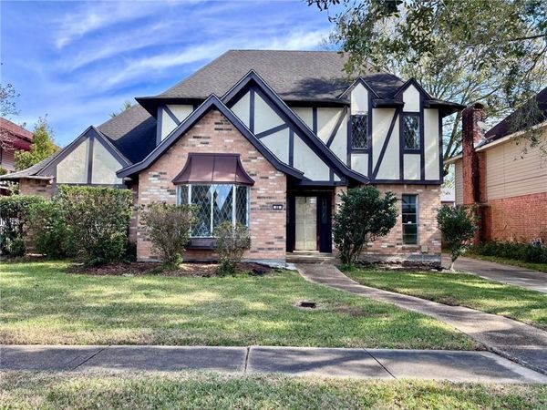 46 YELLOWSTONE Drive , New Orleans, LA 70131