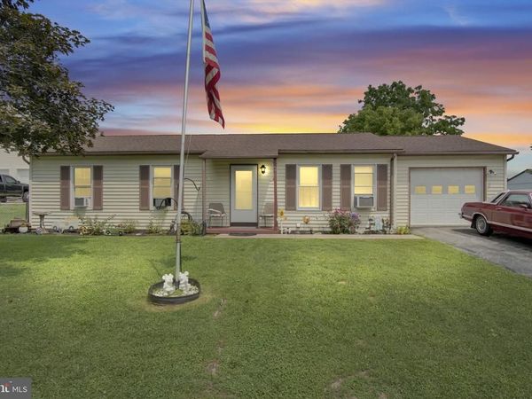 1123 KESSLER DRIVE, SHIPPENSBURG, PA 17257