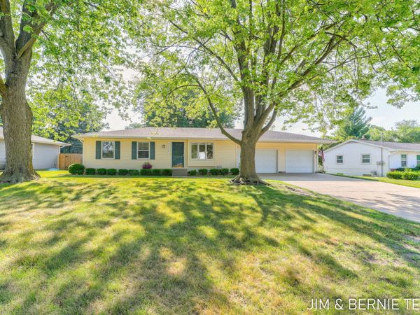7026 Southwood Drive, Jenison, MI 49428