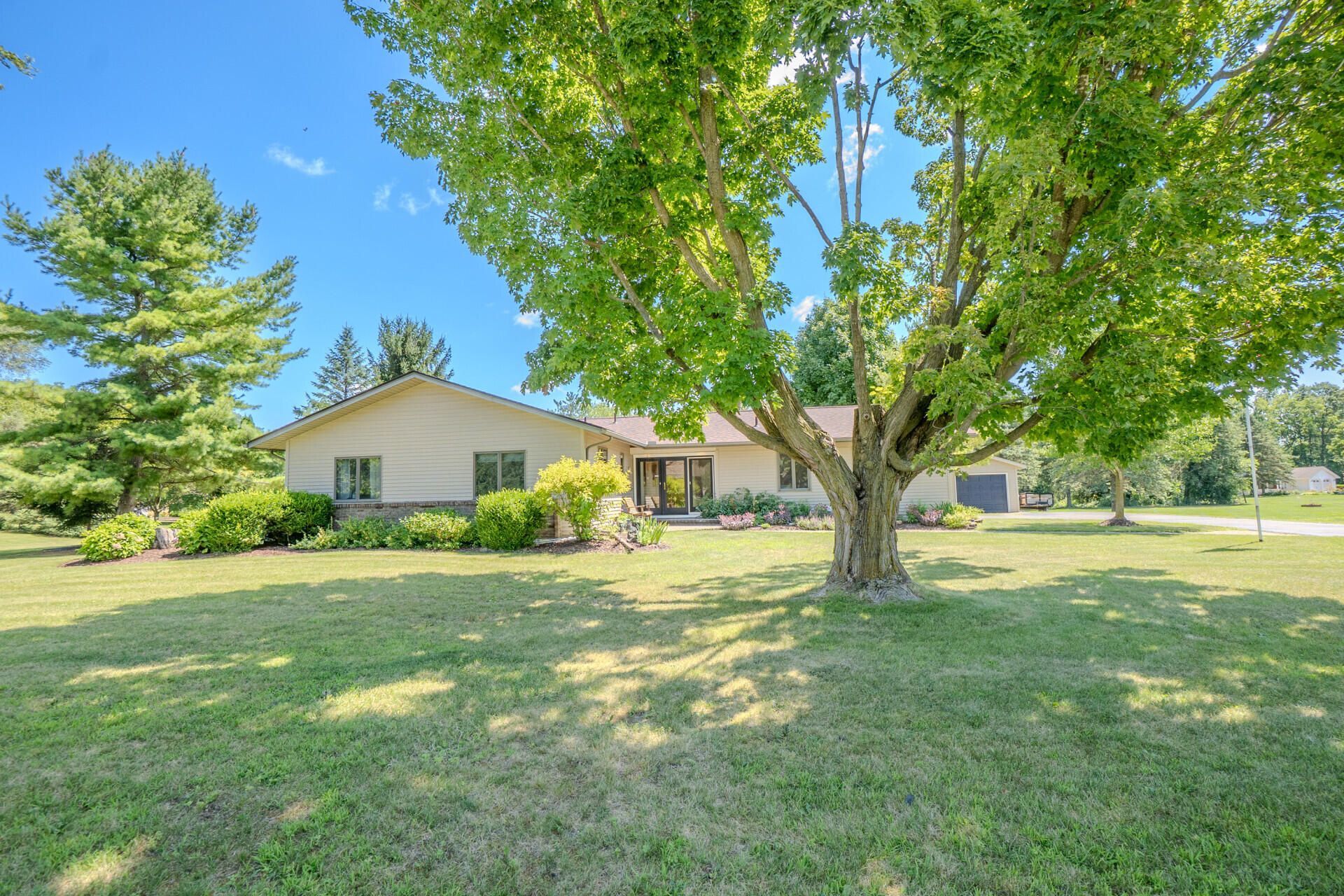 9845 James Drive, Saline, MI 48176 Main Photo