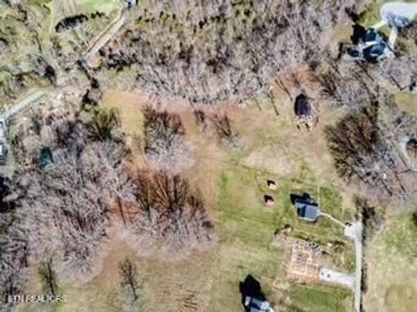 Howard Rd, LaFollette, TN 37766