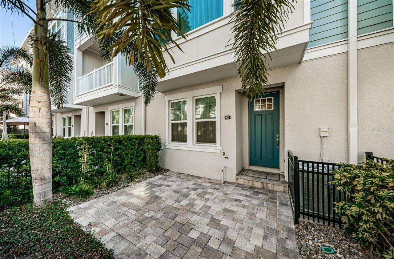 815 Burlington Avenue N, Saint Petersburg, FL 33701 Photo