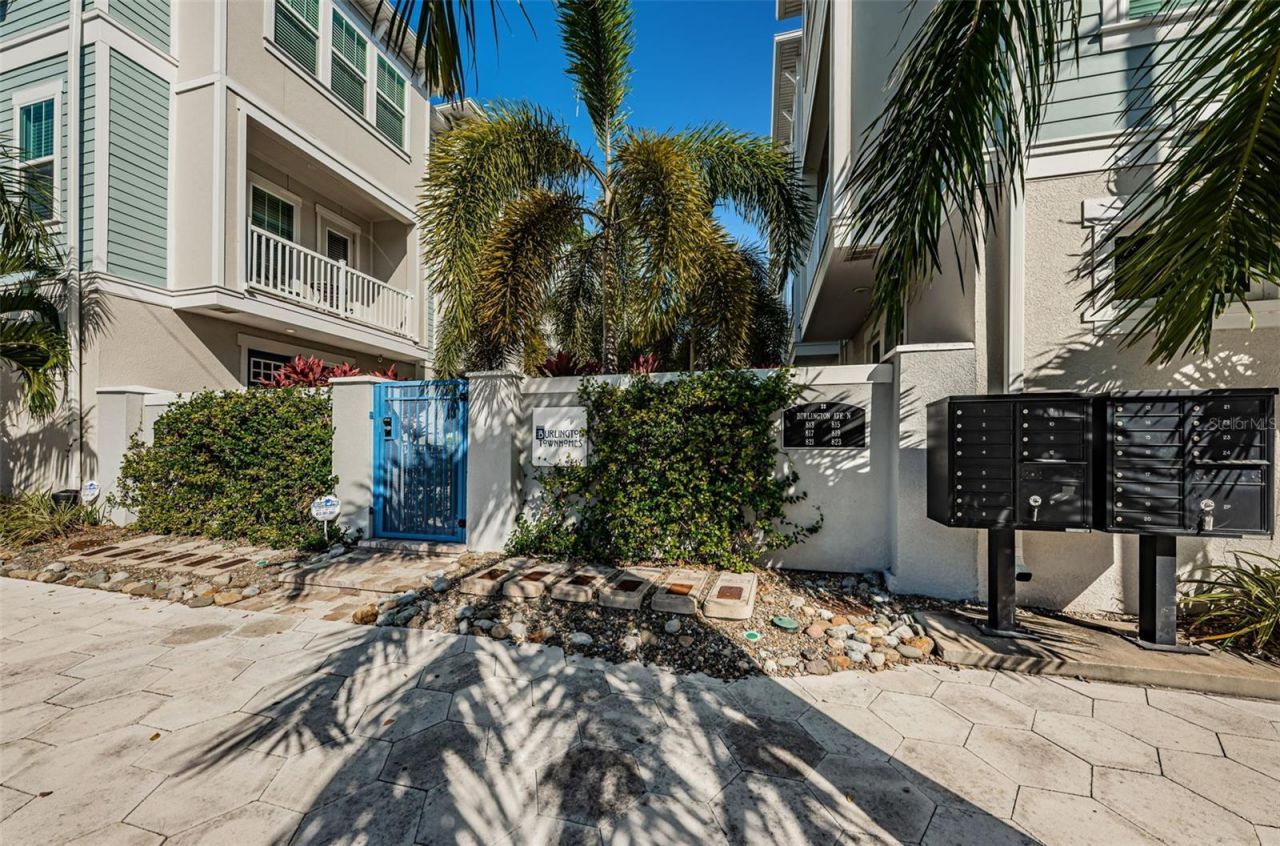 815 Burlington Avenue N, Saint Petersburg, FL 33701 Photo