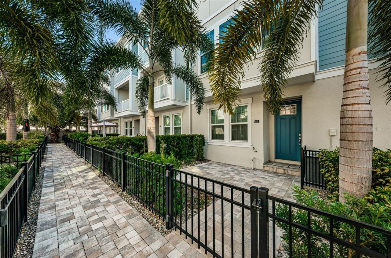 815 Burlington Avenue N, Saint Petersburg, FL 33701 Photo