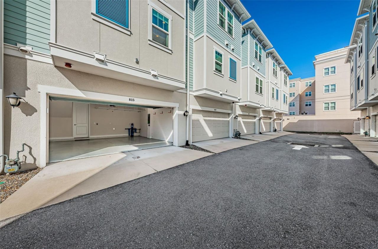 815 Burlington Avenue N, Saint Petersburg, FL 33701 Photo