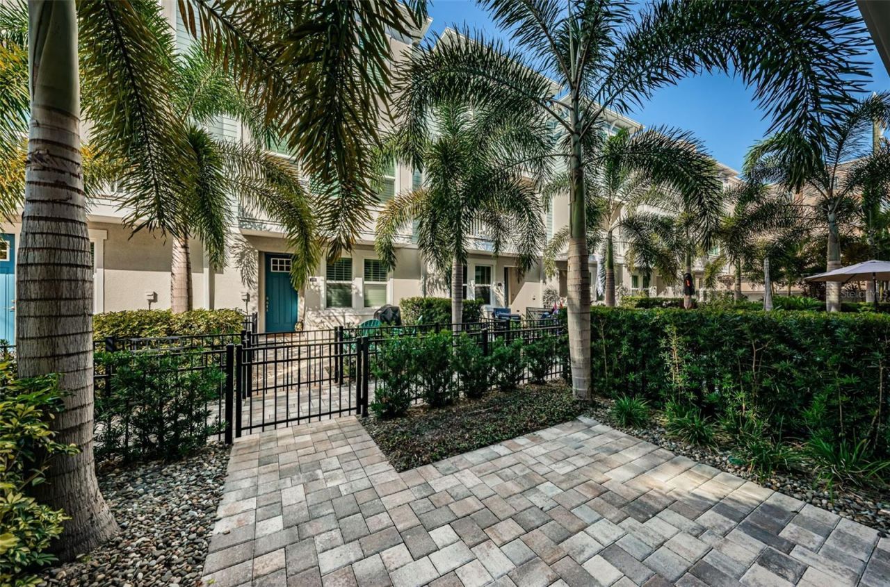 815 Burlington Avenue N, Saint Petersburg, FL 33701 Photo