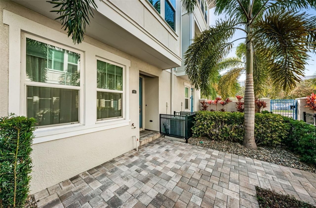 815 Burlington Avenue N, Saint Petersburg, FL 33701 Photo