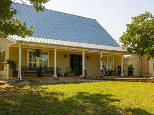 405 Frederick RD, Fredericksburg, TX 78624