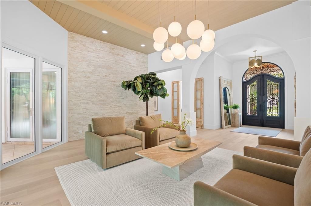 189 Edgemere Way S, Naples, FL 34105 Photo