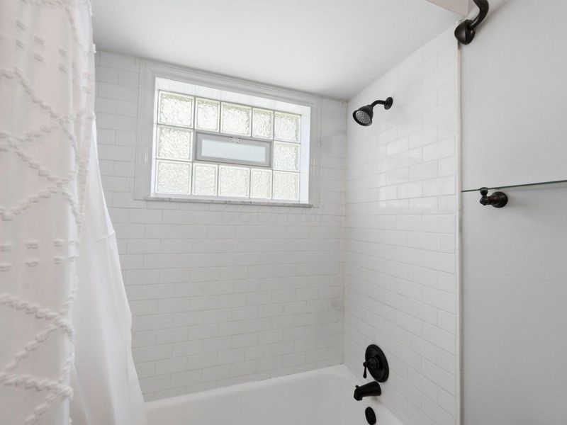 3503 Colchester Road , Columbus, OH 43221 Photo 23