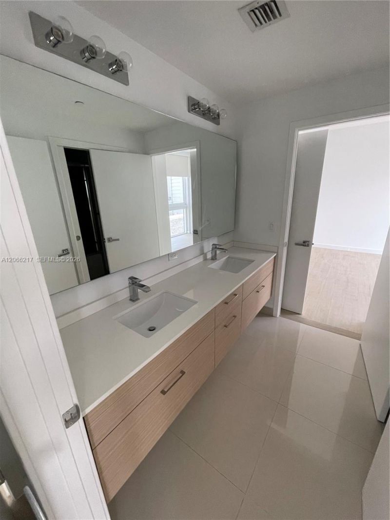 600 NE 27th St, Unit 1205, Miami, FL 33137 Photo