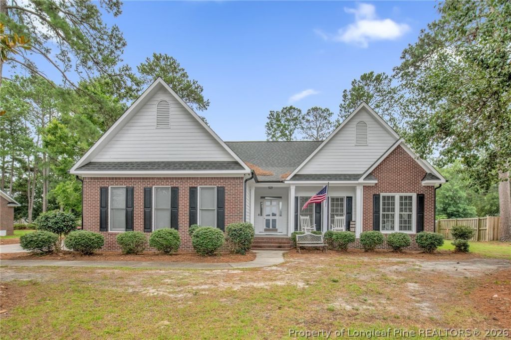 5437 Labrador Drive, Hope Mills, NC 28348 Main Photo