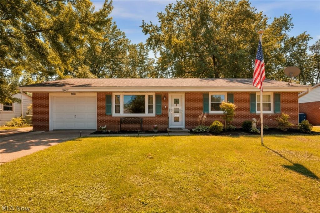 4805 Mapleview Drive, Vermilion, OH 44089 Main Photo