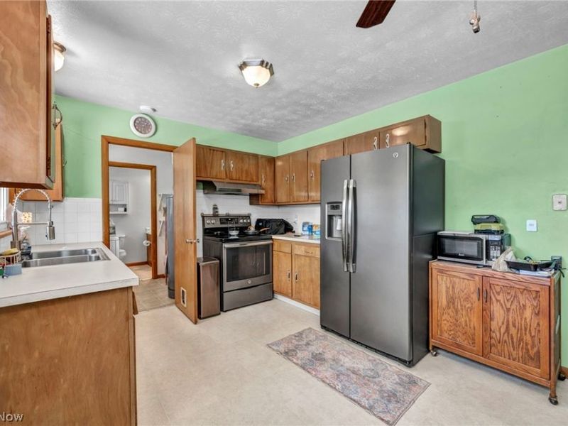 4805 Mapleview Drive, Vermilion, OH 44089 Photo 2