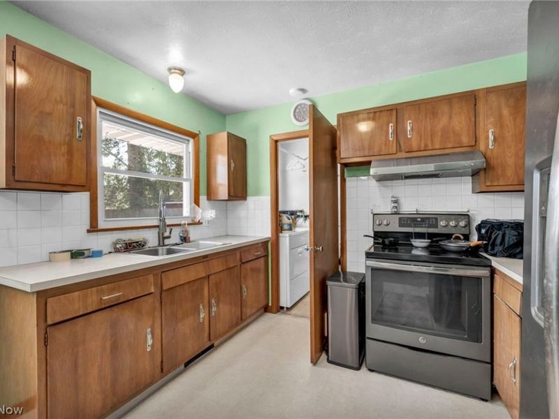4805 Mapleview Drive, Vermilion, OH 44089 Photo 3