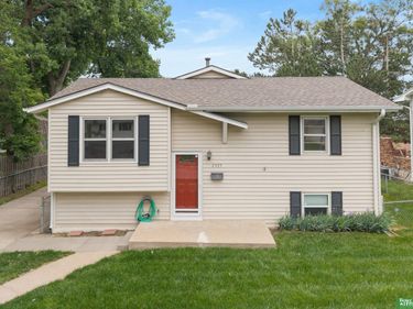 2335 S 123 Street, Omaha, NE 68144