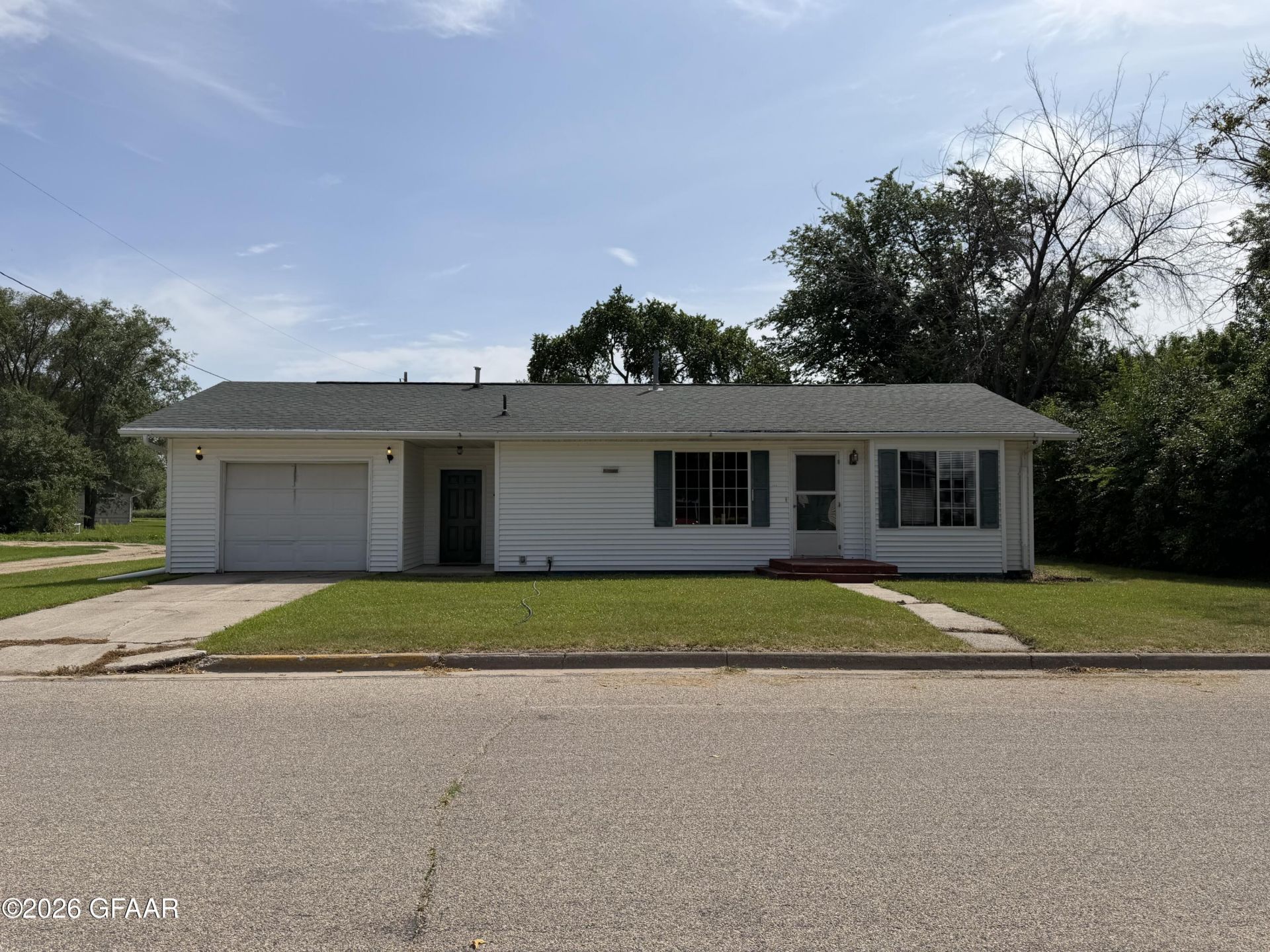 104 7th Street E, Park River, ND 58270 Main Photo