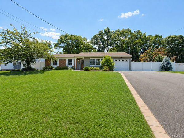 4476 Express Drive S, Ronkonkoma, NY 11779