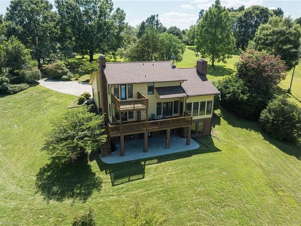 1907 Hennings Road , East Bend, NC 27018