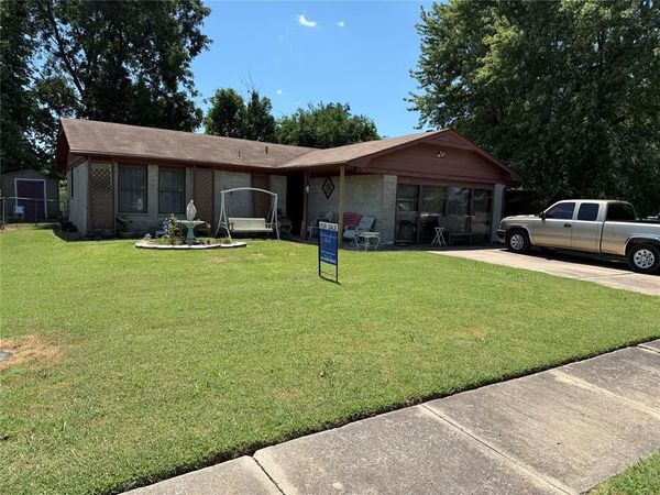 3705 MEADOWBROOK Drive, Muskogee, OK 74401