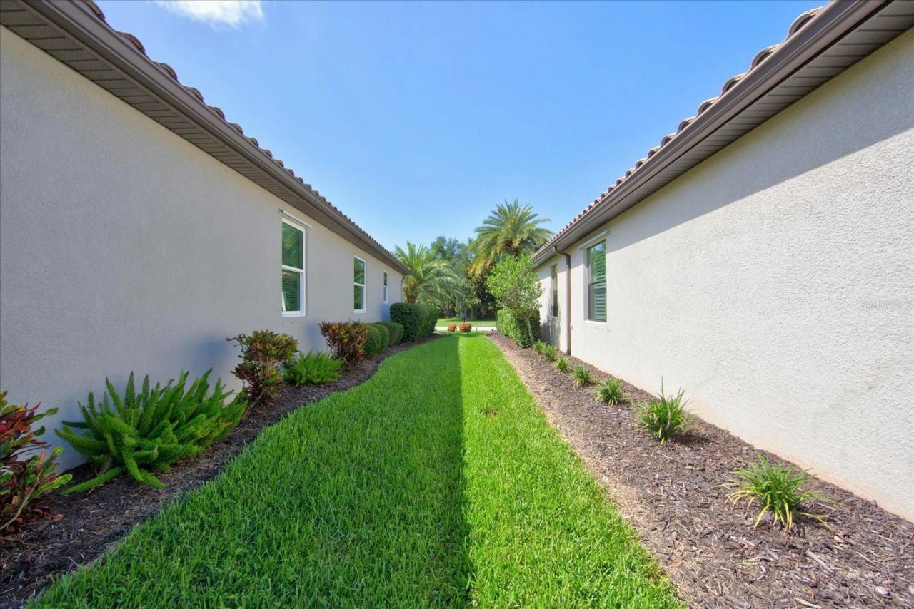 7031 Quiet Creek Drive, Bradenton, FL 34212 Photo