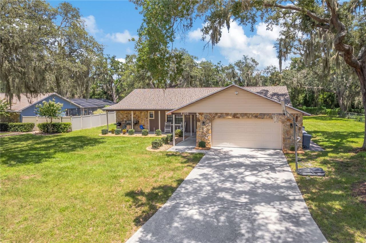 8513 Dee Circle , Riverview, FL 33569 Main Photo