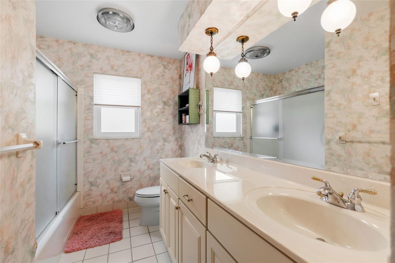 1901 Dormieone Road N, Saint Petersburg, FL 33710 Photo
