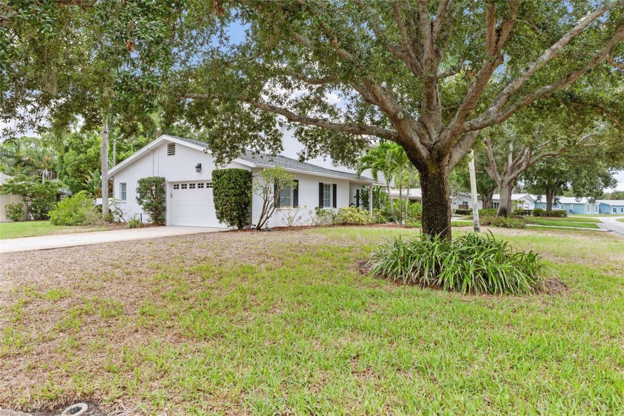 1901 Dormieone Road N, Saint Petersburg, FL 33710 Photo