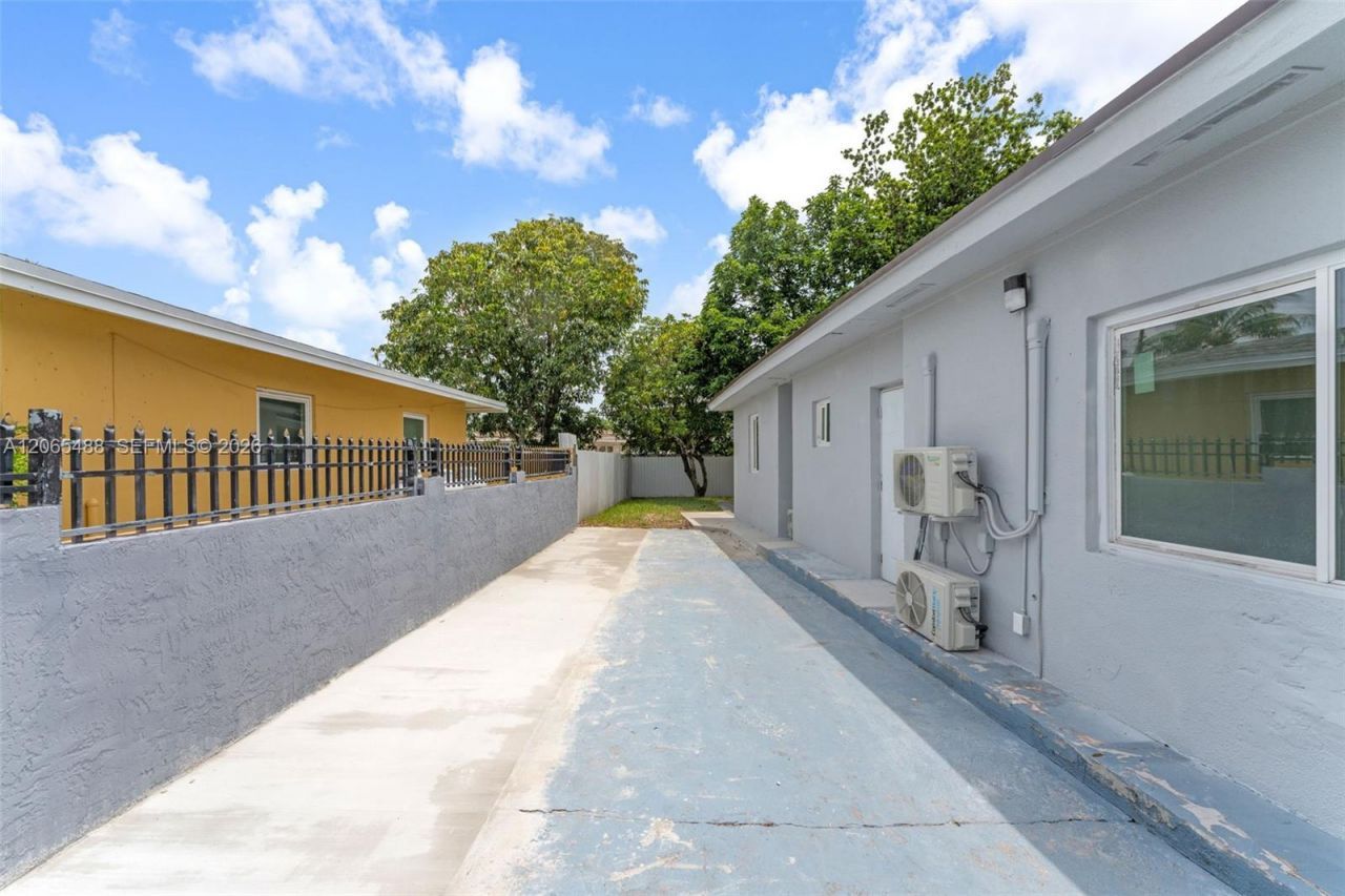 17915 NW 43rd Ct, Unit B, Miami Gardens, FL 33055 Photo