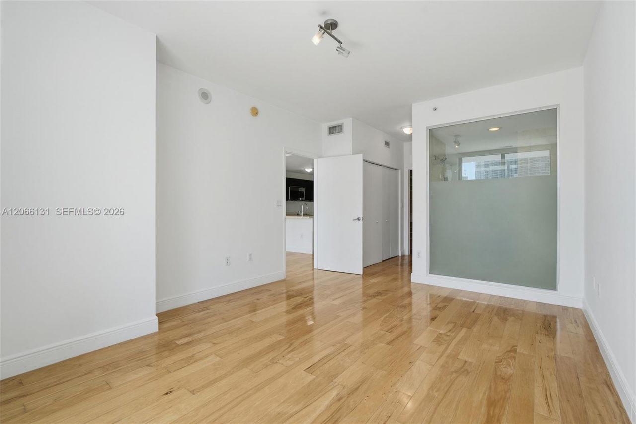 90 SW 3rd St, Unit 1801, Miami, FL 33130 Photo