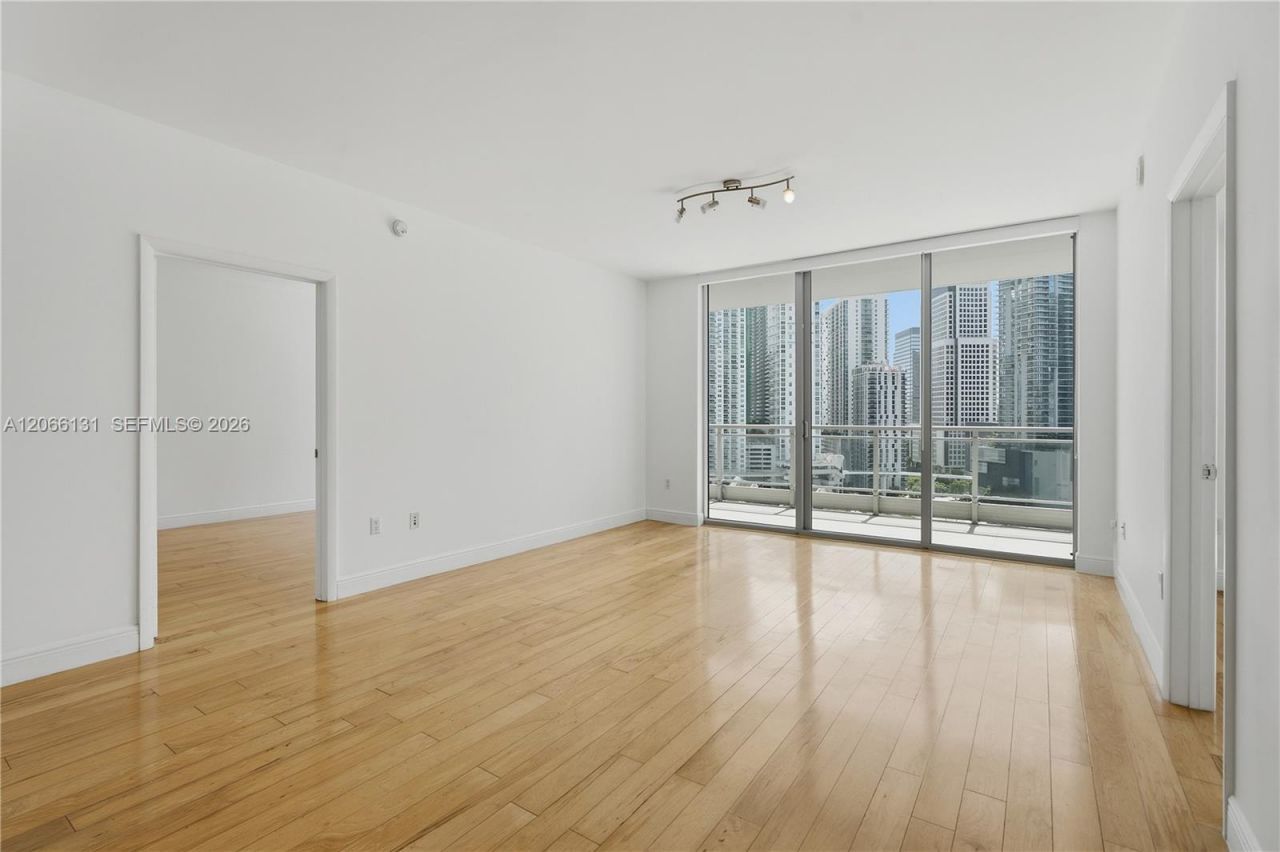 90 SW 3rd St, Unit 1801, Miami, FL 33130 Photo